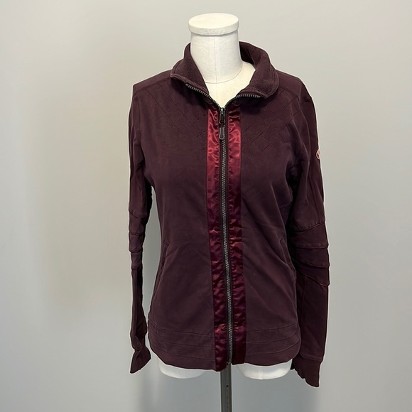 Lululemon Burgundy Zip up hoodie with pockets - Picture 2 of 12